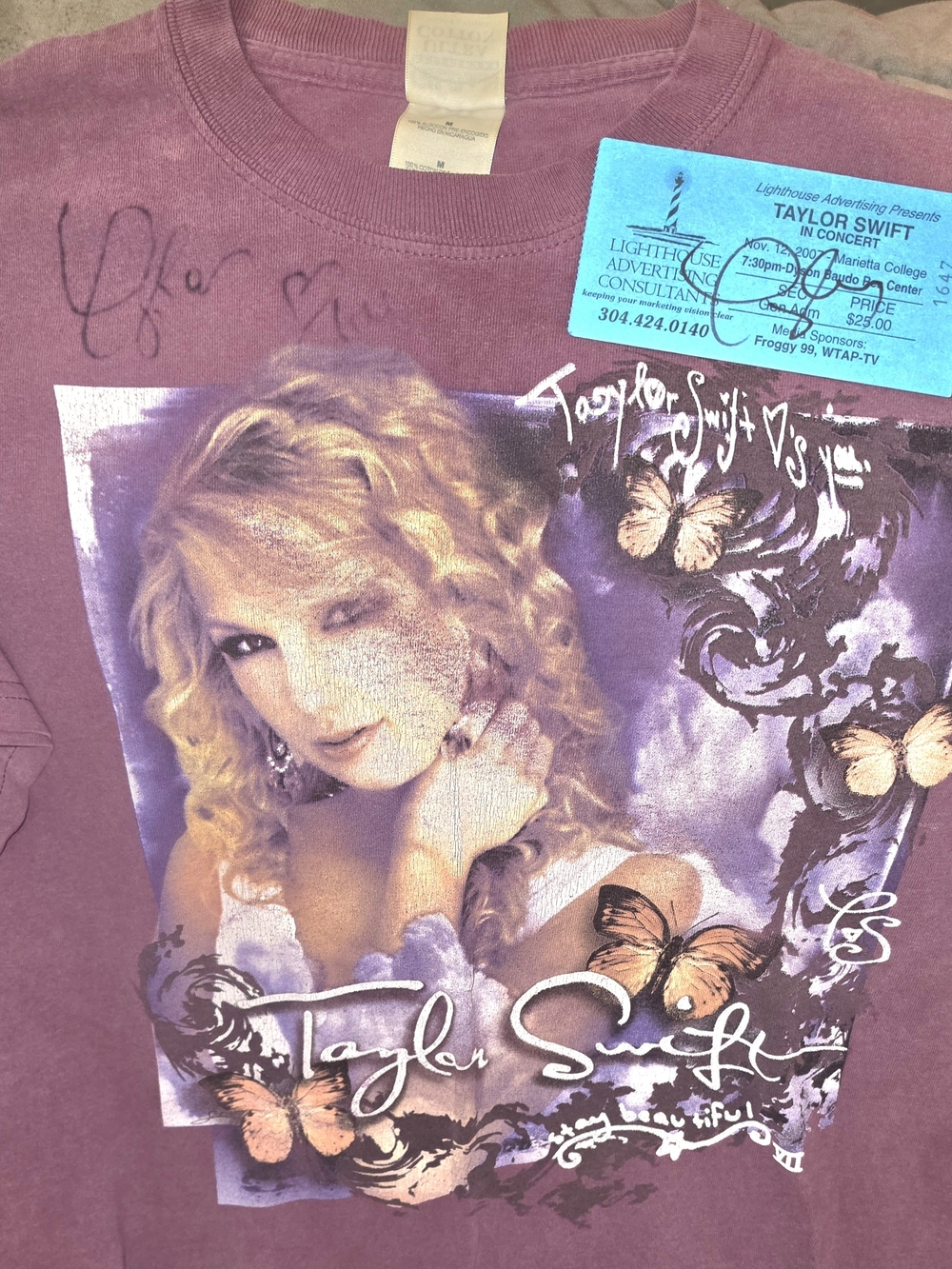 Autographed Taylor Swift Tshirt And Ticket Stub From 2007 Tour